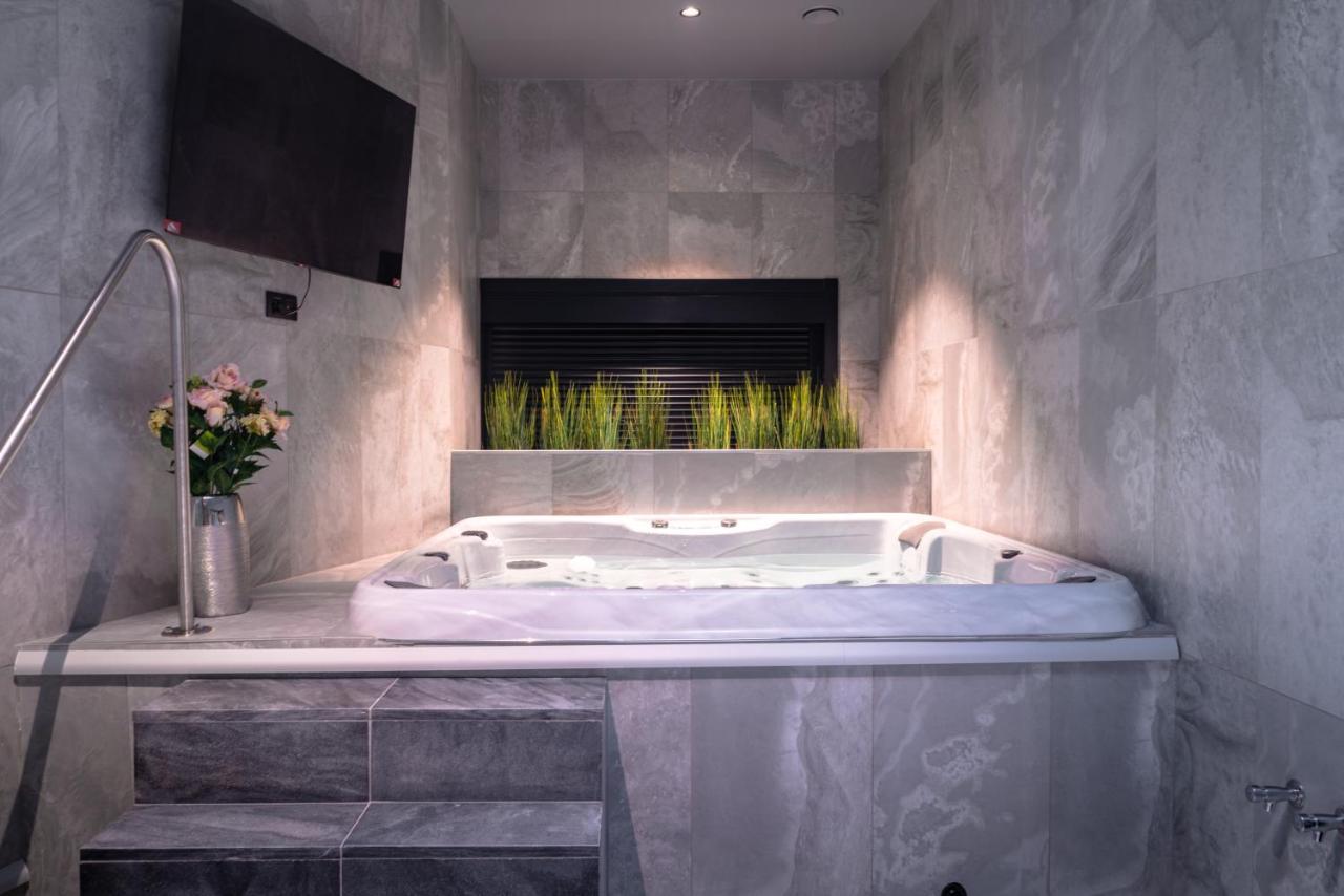 Set Spa Mouscron Esterno foto